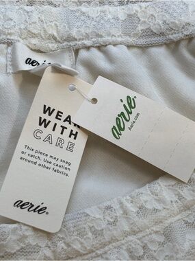 Aerie Women's White Lace skirt size M NWT. See photos